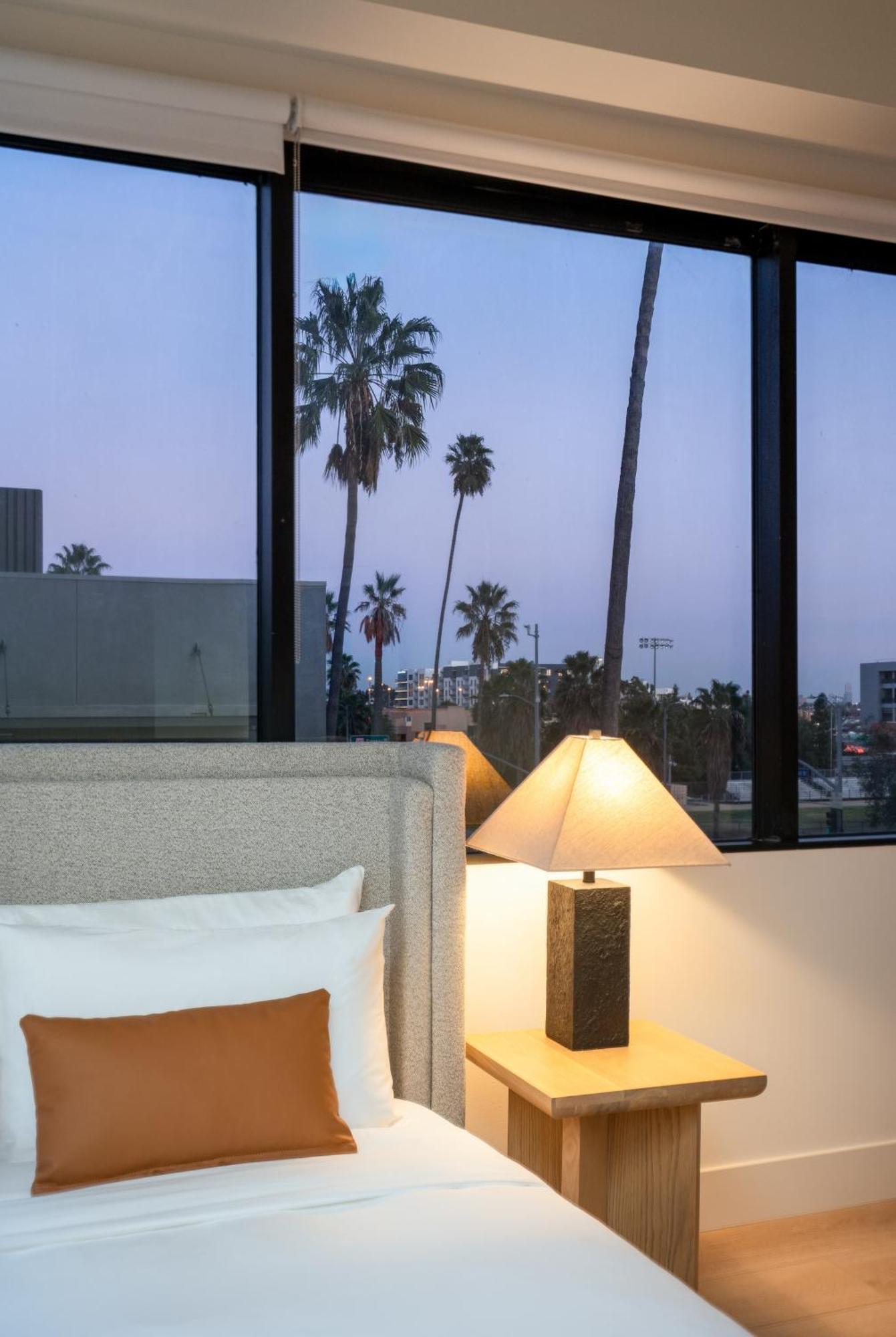 Kasa Sunset Los Angeles Rum bild